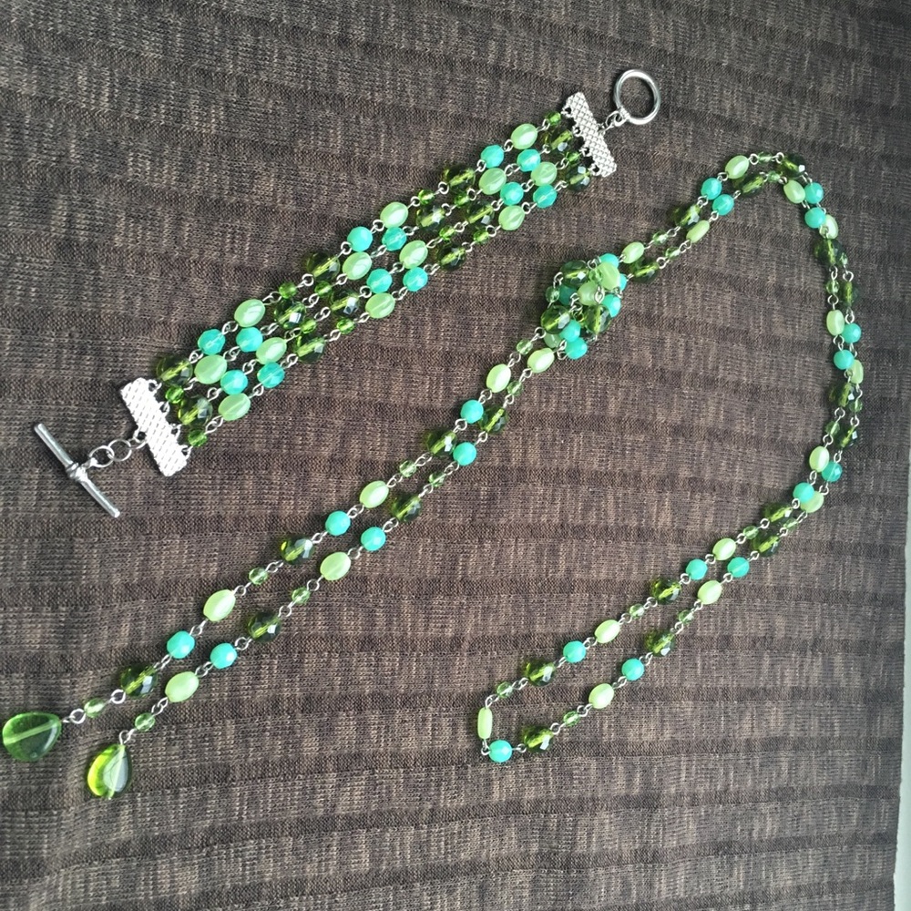 Beautiful set of necklace and bracelet.